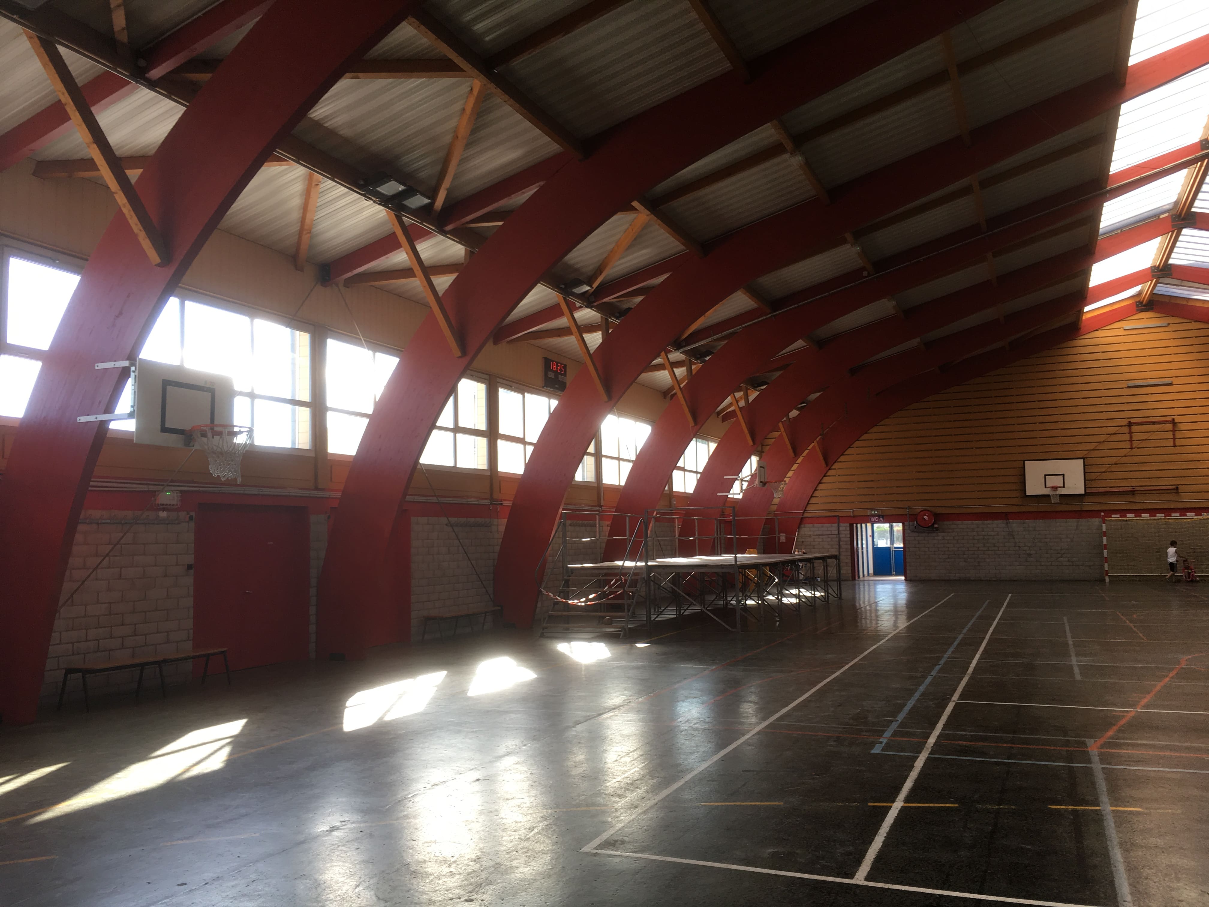 floodlight for the indoor basketball court